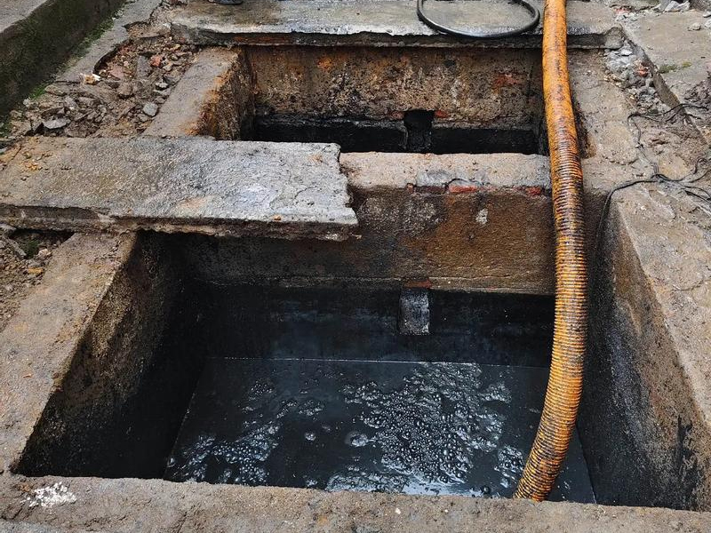 云南路清理化粪池